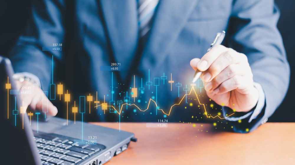 年終獎金理財不只是「存起來」,而是透過配置創造資產成長。常見年終投資方式:定期定額 ETF、股票型基金、全球型股票基金、穩健型債券基金、高股息存股策略