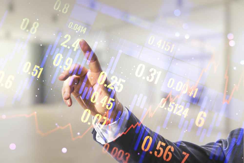 近年高股息ETF與市值型ETF的績效差距逐漸拉大。2023年至2025年期間,台股受到AI產業帶動,指數連續多年大漲,市值型ETF表現突出。差距的原因,其實來自投資策略不同。